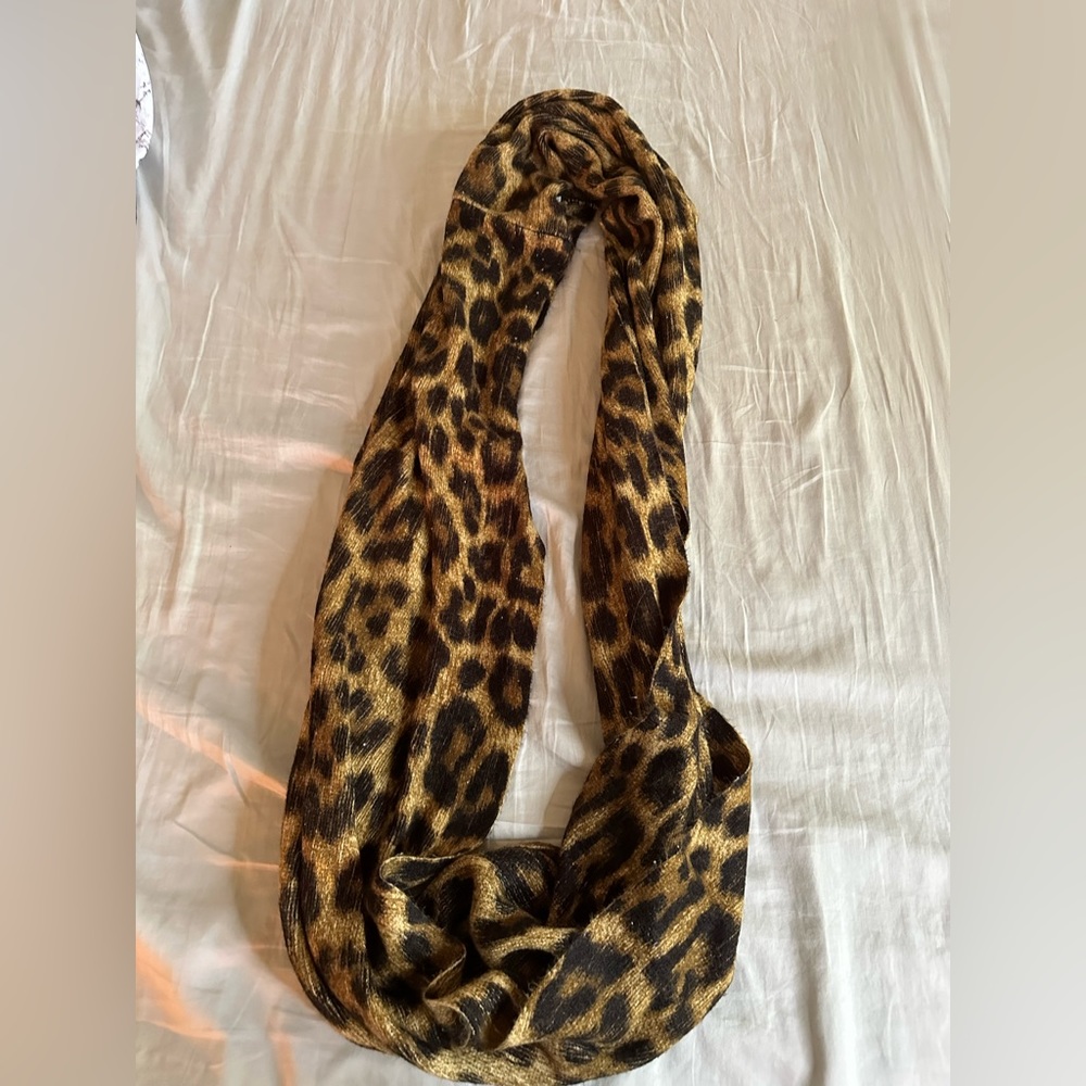 MICHAEL KORS CHEETA PRINT SCARF